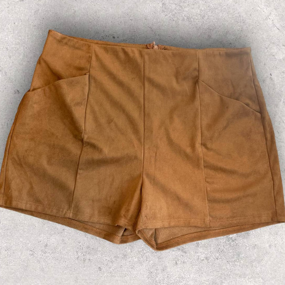 NWT Le Lis Faux Suede Tan Shorts - Picture 1 of 10